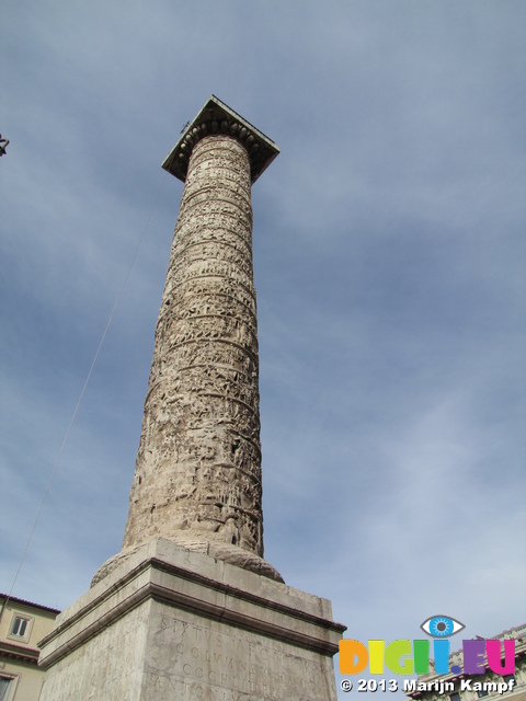 SX31388 Column of Marcus Aurelius in Piazza Colonna